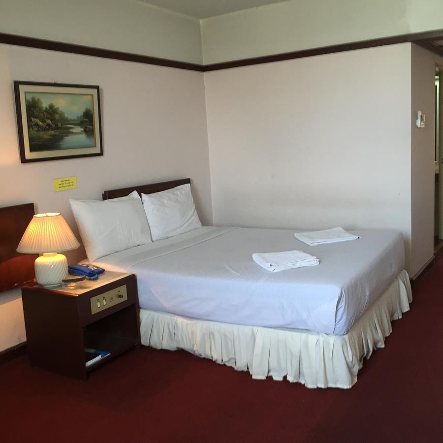 Daeng Plaza Hotel Phuket Exterior photo